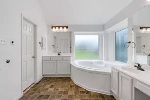 7422 Quiet Glen Dr, Sugar Land, TX 77479 - Photo 10