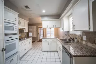 2811 Blue Meadow Circle, Sugar Land, TX 77479 - Photo 4