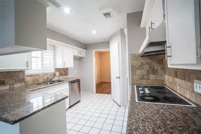 2811 Blue Meadow Circle, Sugar Land, TX 77479 - Photo 2