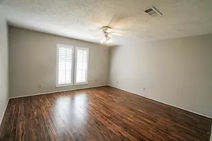 2811 Blue Meadow Circle, Sugar Land, TX 77479 - Photo 10