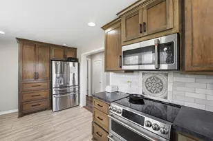 403 S Velasco St, Angleton, TX 77515 - Photo 14