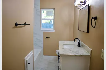 206 Hillcrest Drive, Conroe, TX 77303 - Photo 8