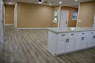 206 Hillcrest Dr, Conroe, TX 77303 - Photo 4