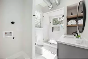 214 Welch St, Houston, TX 77006 - Photo 8