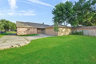 817 Willow Creek Dr, La Porte, TX 77571 - Photo 16