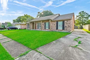 817 Willow Creek Dr, La Porte, TX 77571 - Photo 2