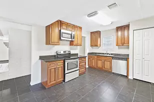 817 Willow Creek Dr, La Porte, TX 77571 - Photo 4