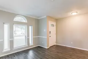 302 Dunford Ct, Highlands, TX 77562 - Photo 8
