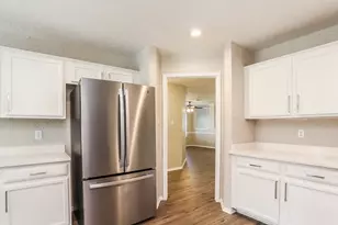 302 Dunford Ct, Highlands, TX 77562 - Photo 6