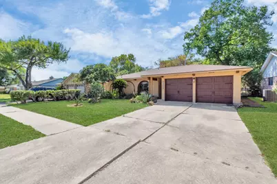 13627 Greenridge Drive, Sugar Land, TX 77498 - Photo 2