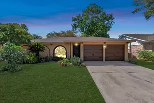 13627 Greenridge Dr, Sugar Land, TX 77498 - Photo 1