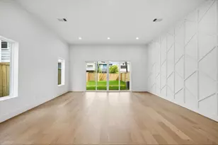 835 W 25th St, Houston, TX 77008 - Photo 2