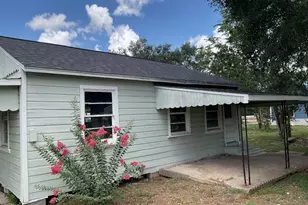 605 Palacios St, El Campo, TX 77437 - Photo 10