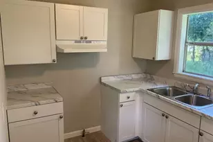 605 Palacios St, El Campo, TX 77437 - Photo 6