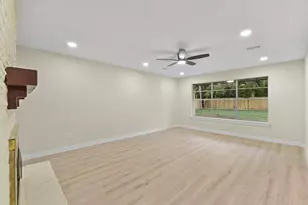 2322 Aprilmont Dr, Sugar Land, TX 77498 - Photo 10