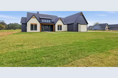 467 Springfield Trail, Angleton, TX 77515 - Photo 2