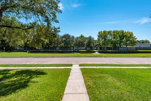 686 Fountain View Ln, League City, TX 77573 - Photo 4