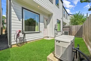 2032 W Tidwell Rd, Houston, TX 77091 - Photo 6