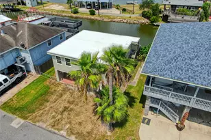 114 Bayou Vista Dr, Hitchcock, TX 77563 - Photo 2