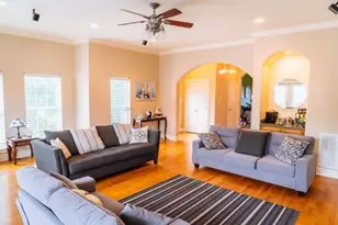 612 8th St, Kemah, TX 77565 - Photo 4