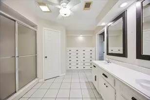 15711 Brook Forest Dr, Houston, TX 77059 - Photo 14