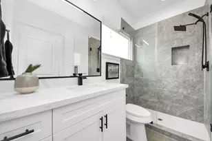 9028 Scott St, Houston, TX 77051 - Photo 10