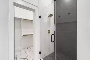 704 E Main St, La Porte, TX 77571 - Photo 12