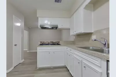 10406 Kirkwren Drive, Houston, TX 77089 - Photo 6