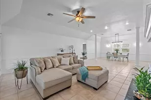 933 Bonita St, Bayou Vista, TX 77563 - Photo 6