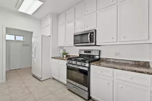 933 Bonita St, Bayou Vista, TX 77563 - Photo 16