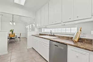 933 Bonita St, Bayou Vista, TX 77563 - Photo 12