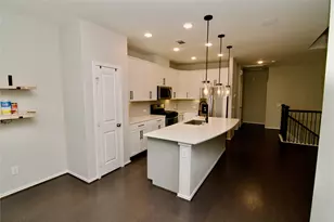 10957 Cannes Memorial Dr, Houston, TX 77043 - Photo 14