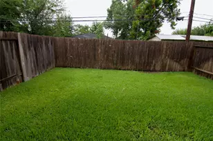 10957 Cannes Memorial Dr, Houston, TX 77043 - Photo 24