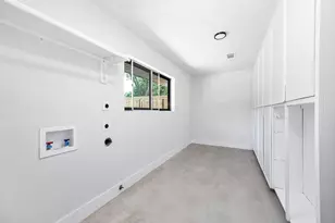 109 E Sherwood Dr, Alvin, TX 77511 - Photo 20
