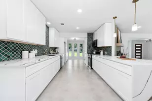 109 E Sherwood Dr, Alvin, TX 77511 - Photo 16