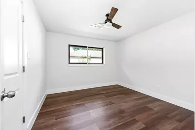 109 E Sherwood Drive, Alvin, TX 77511 - Photo 28