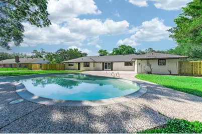 109 E Sherwood Drive, Alvin, TX 77511 - Photo 4