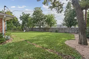 1318 Spillers Ln, Houston, TX 77043 - Photo 32