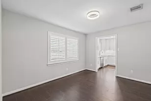 1318 Spillers Ln, Houston, TX 77043 - Photo 4