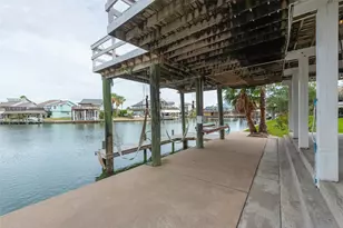 1426 Tiki Dr, Tiki Island, TX 77554 - Photo 24