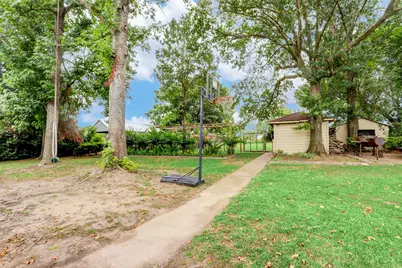 822 N Meyer Street, Sealy, TX 77474 - Photo 12
