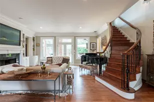 24 Village Oaks Ln, Houston, TX 77055 - Photo 8