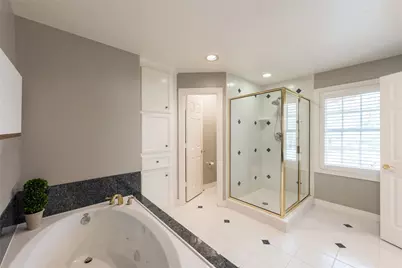 24 Village Oaks Lane, Houston, TX 77055 - Photo 24