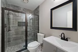 8818 Vinkins Rd, Houston, TX 77071 - Photo 18