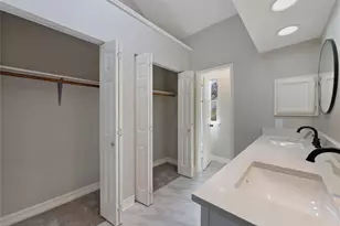 8818 Vinkins Rd, Houston, TX 77071 - Photo 16