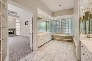 3 Hillside View Pl, The Woodlands, TX 77381 - Photo 16