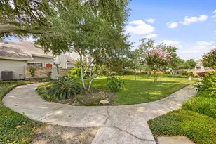 7092 Greenway Chase St, Houston, TX 77072 - Photo 32
