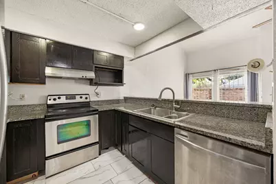 7092 Greenway Chase Street, Houston, TX 77072 - Photo 16