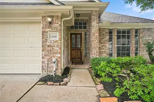 12242 Rutgers Park Ct, Pasadena, TX 77058 - Photo 2
