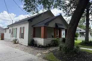 407 S 2nd St, Humble, TX 77338 - Photo 2